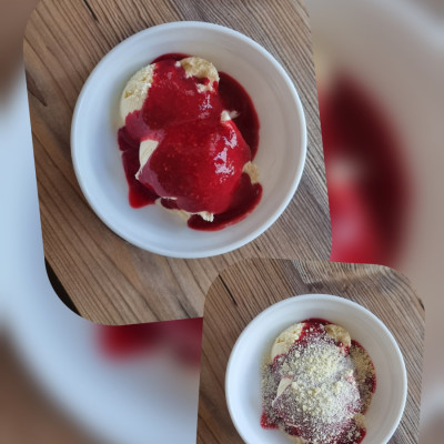 selbstgemachte Vanilleeis mit sg. Himbeer-Sauce